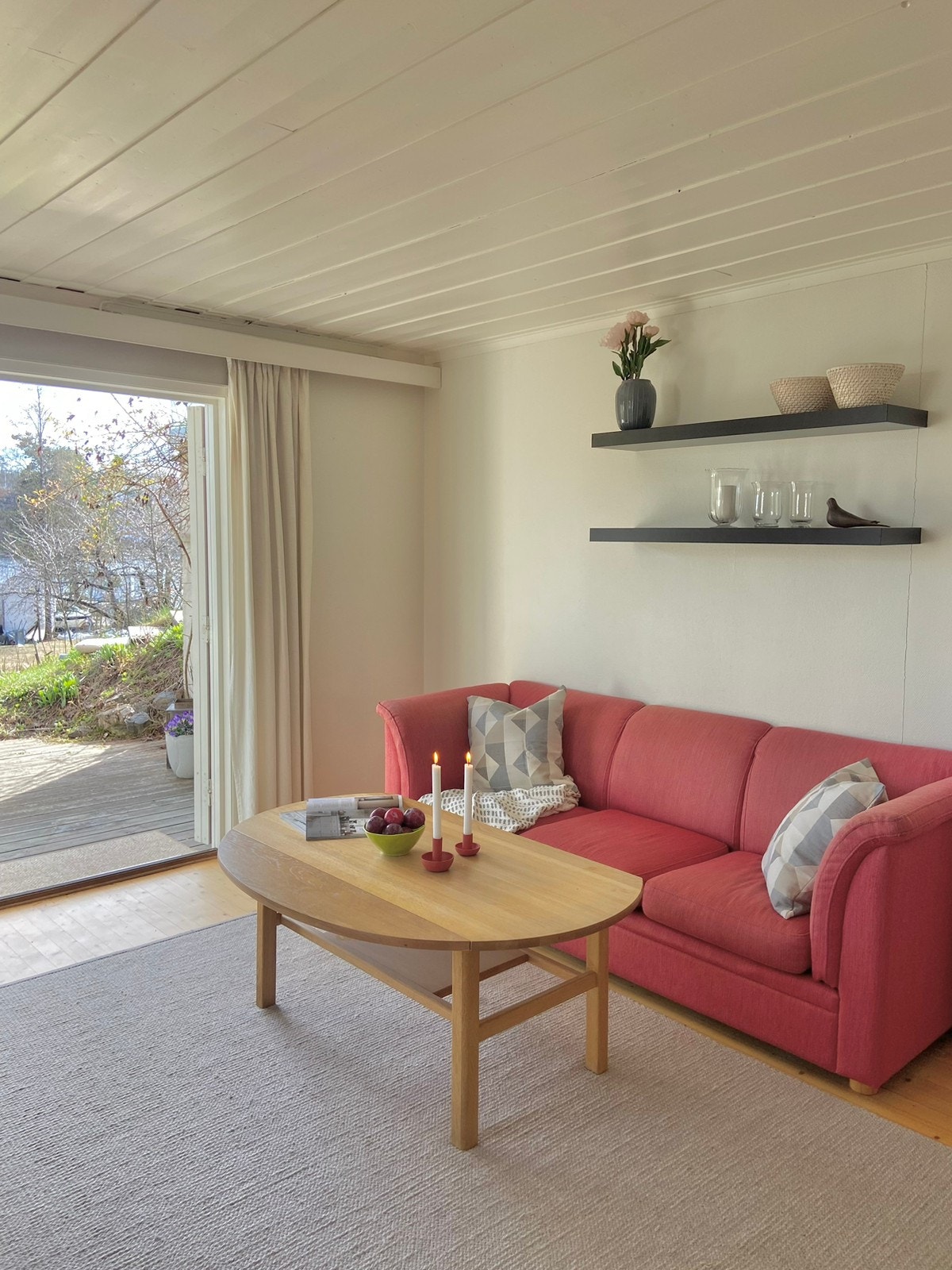 Et lyst og fint oppholdsrom Galleribilde