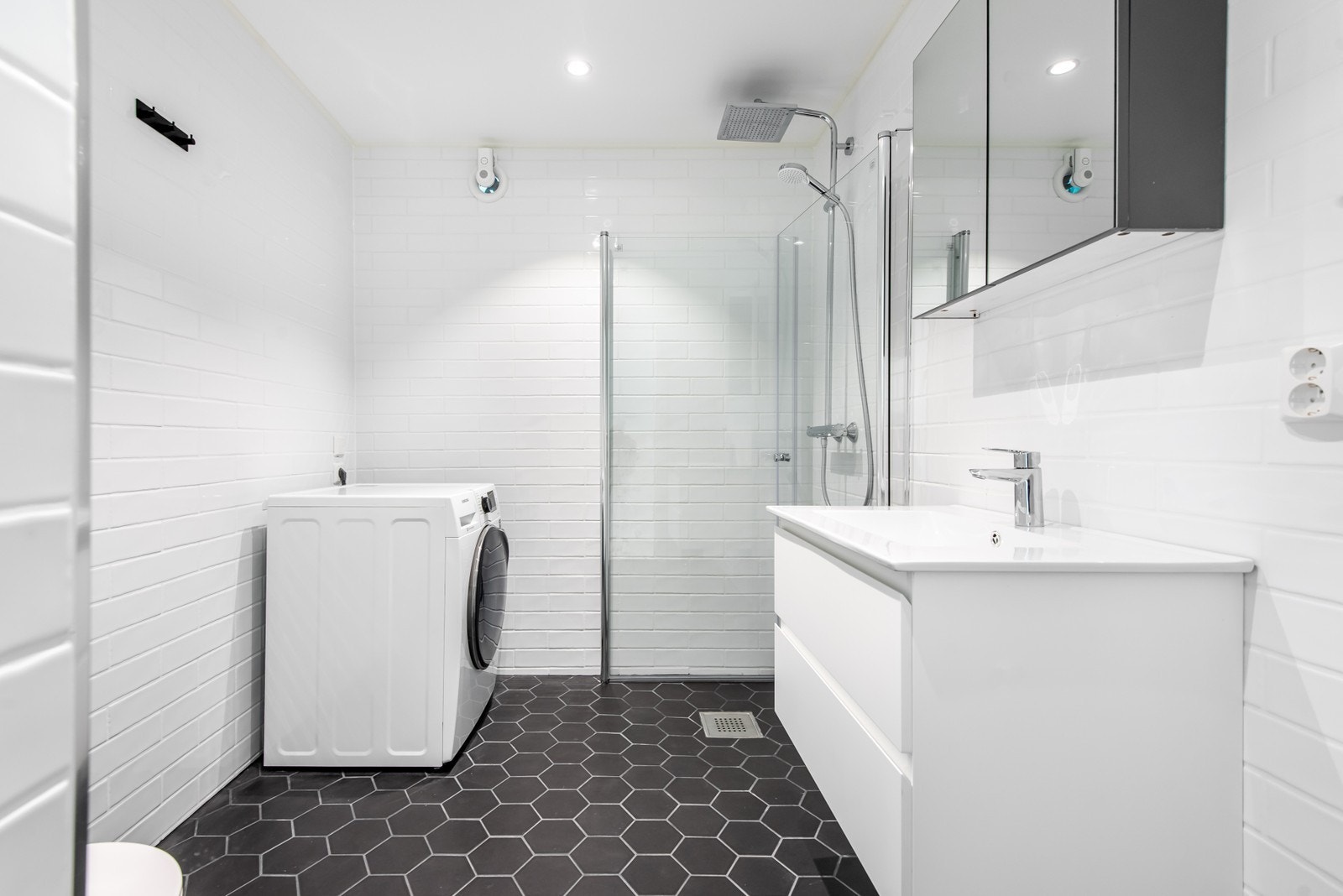 2 fulle lekre bad med vask/tørk Galleribilde