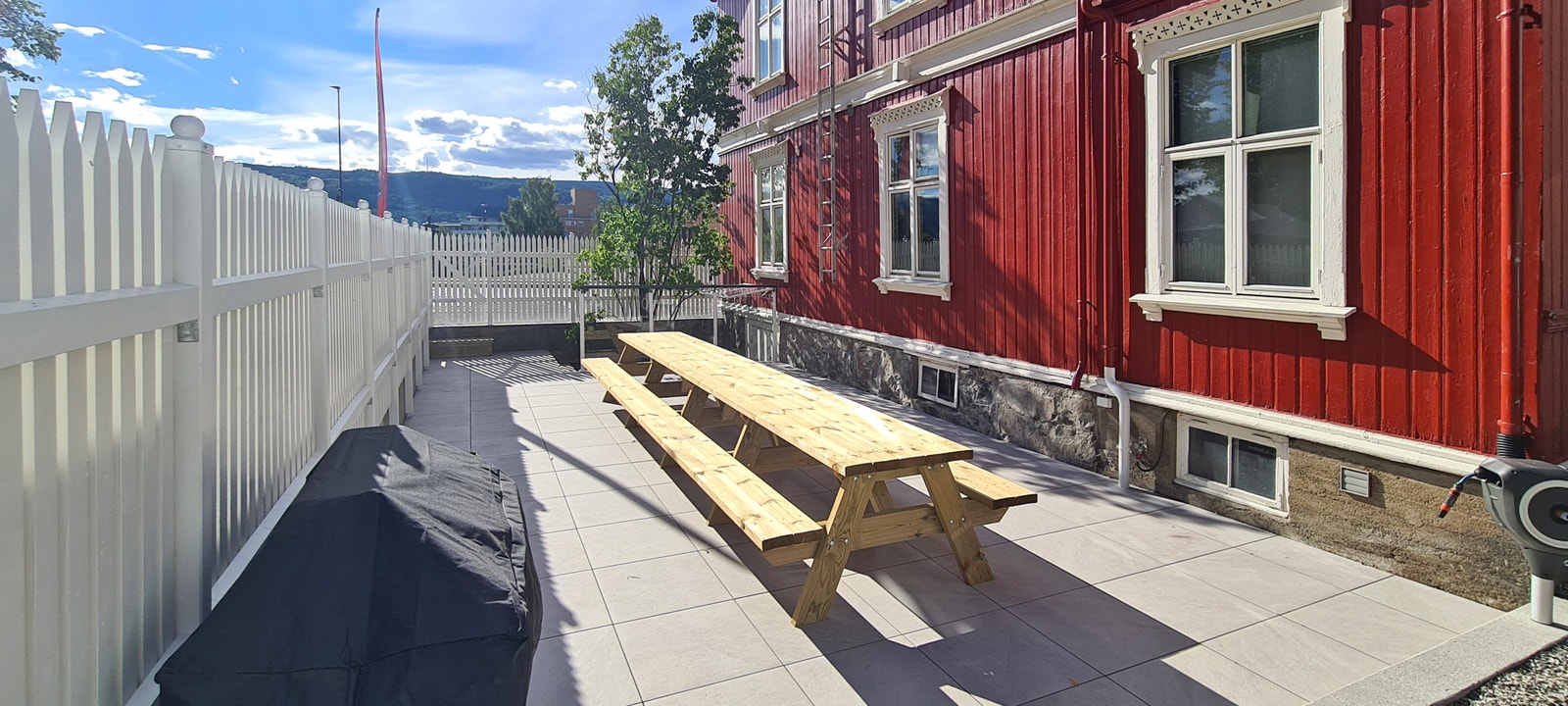 Uteplass med grill Galleribilde