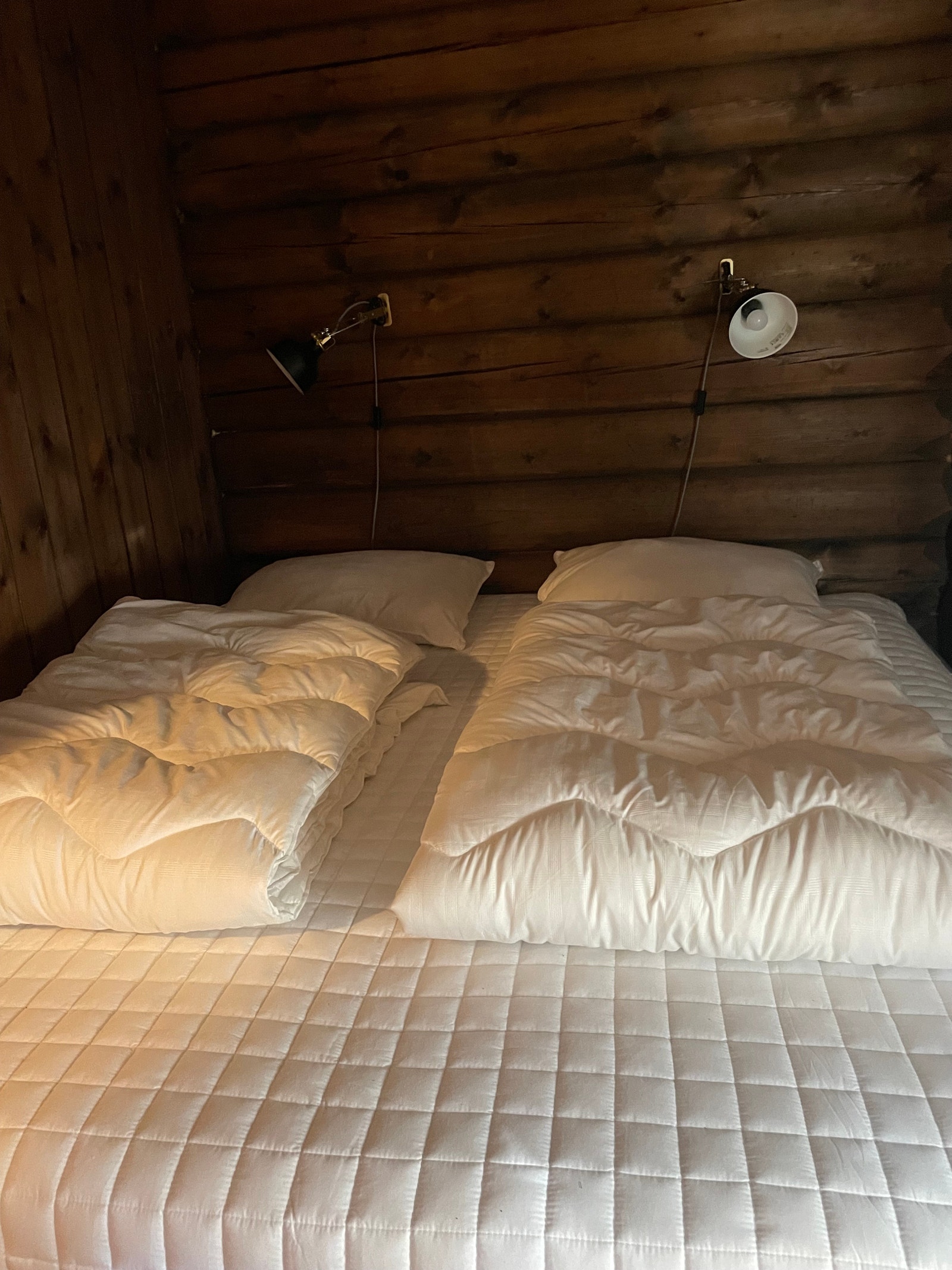 Soverom 3: Stor dobbeltseng Galleribilde