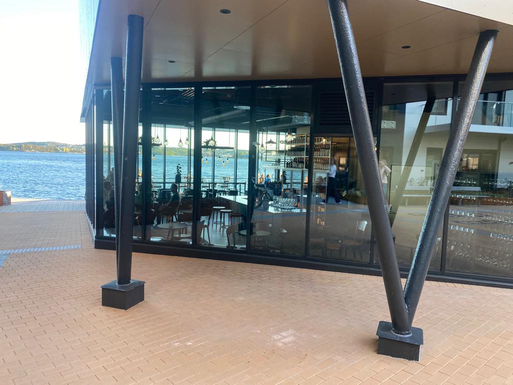 Nyåpnet vinbar i Y bygget Galleribilde