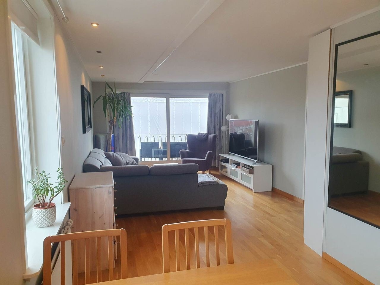 Stua sett fra spisebordet Galleribilde