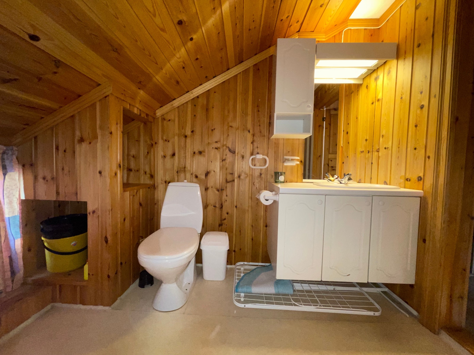 Bad med toalett Galleribilde