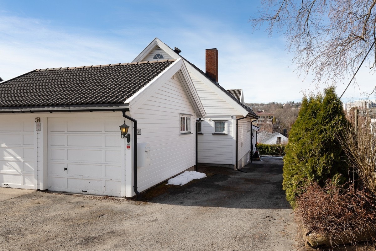 Inngang og parkering Galleribilde