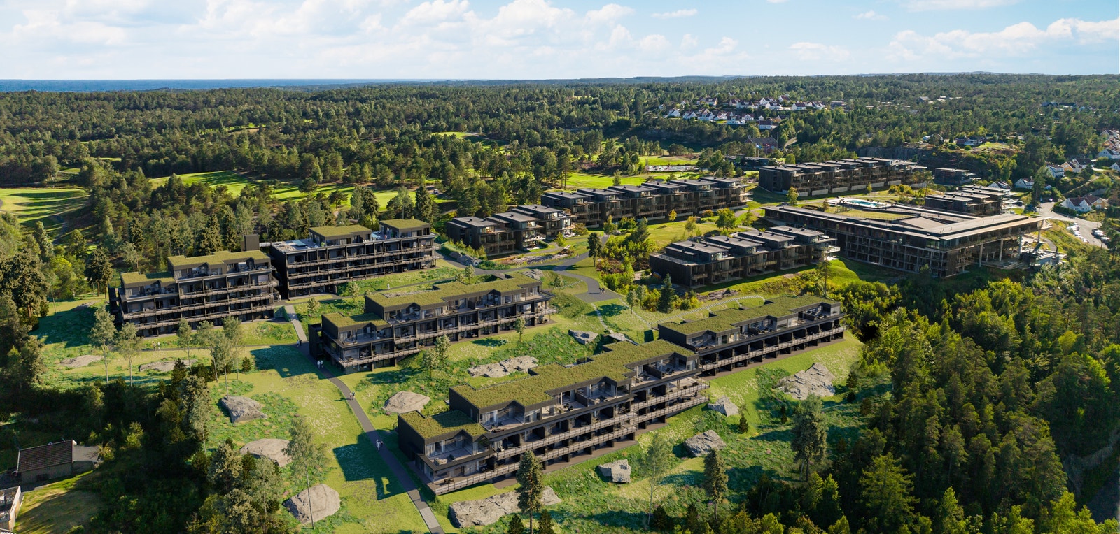 Kragerø sentrum ligger kun 15 minutter unna Kragerø Resort Fri med ferje eller egen båt og er en sjarmerende skjærgårdsperle med yrende folkeliv om sommeren. Galleribilde