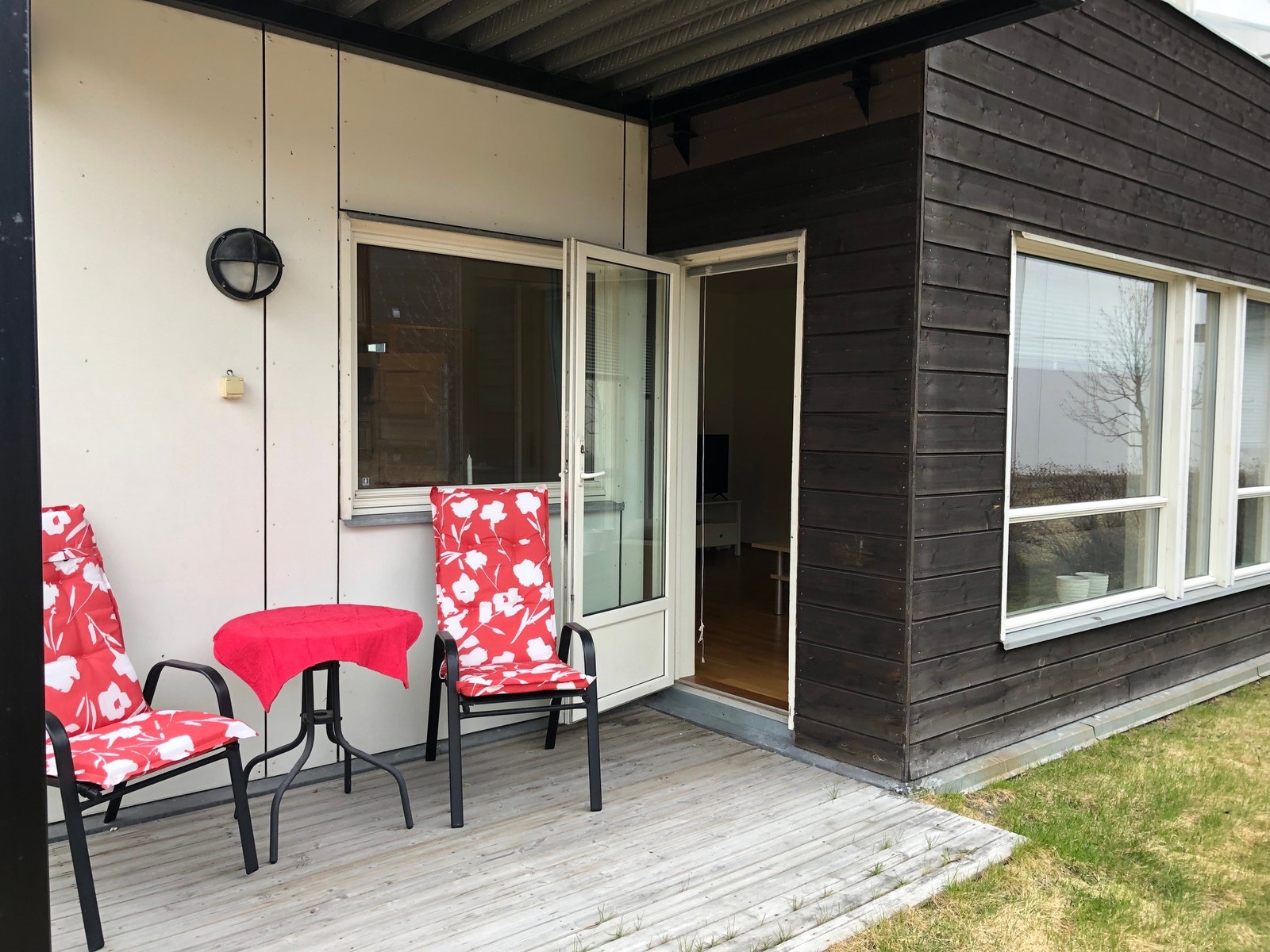Egen solrik hageflekk Galleribilde