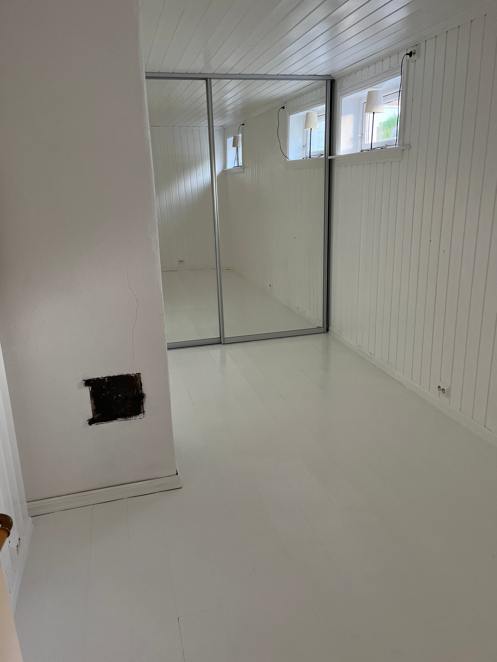 Stor skyvedørsgarderobe, sov 2 Galleribilde