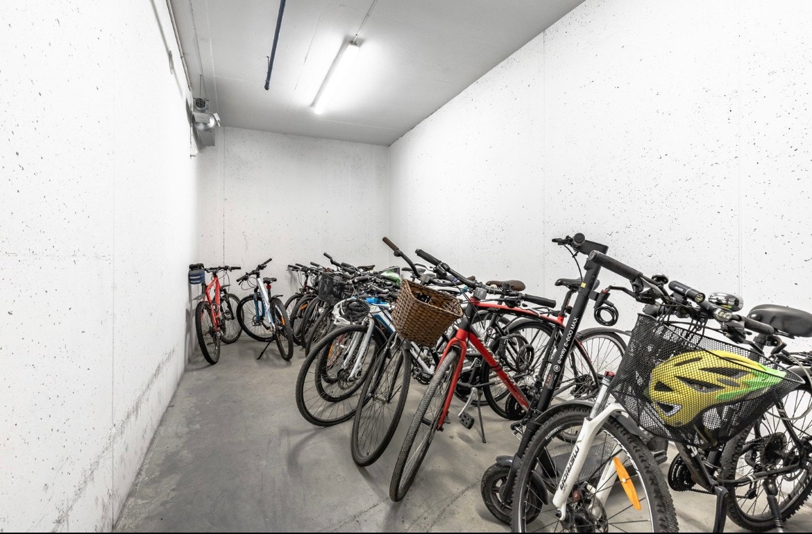 Felles sykkelparkering. Galleribilde