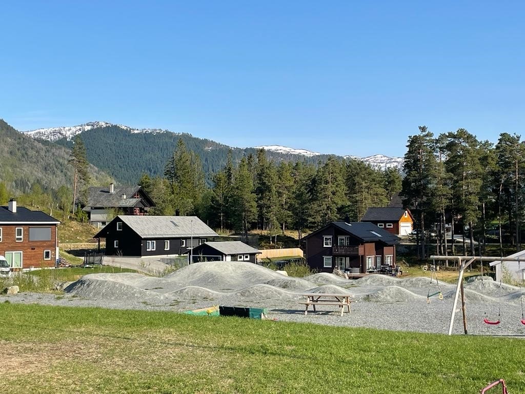 Koladiket- leikeplass med sykkelbane Galleribilde