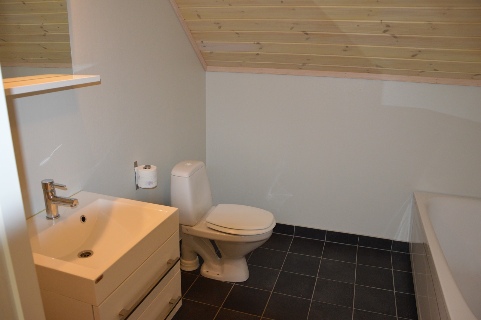 2.etg. bad m/badekar Galleribilde