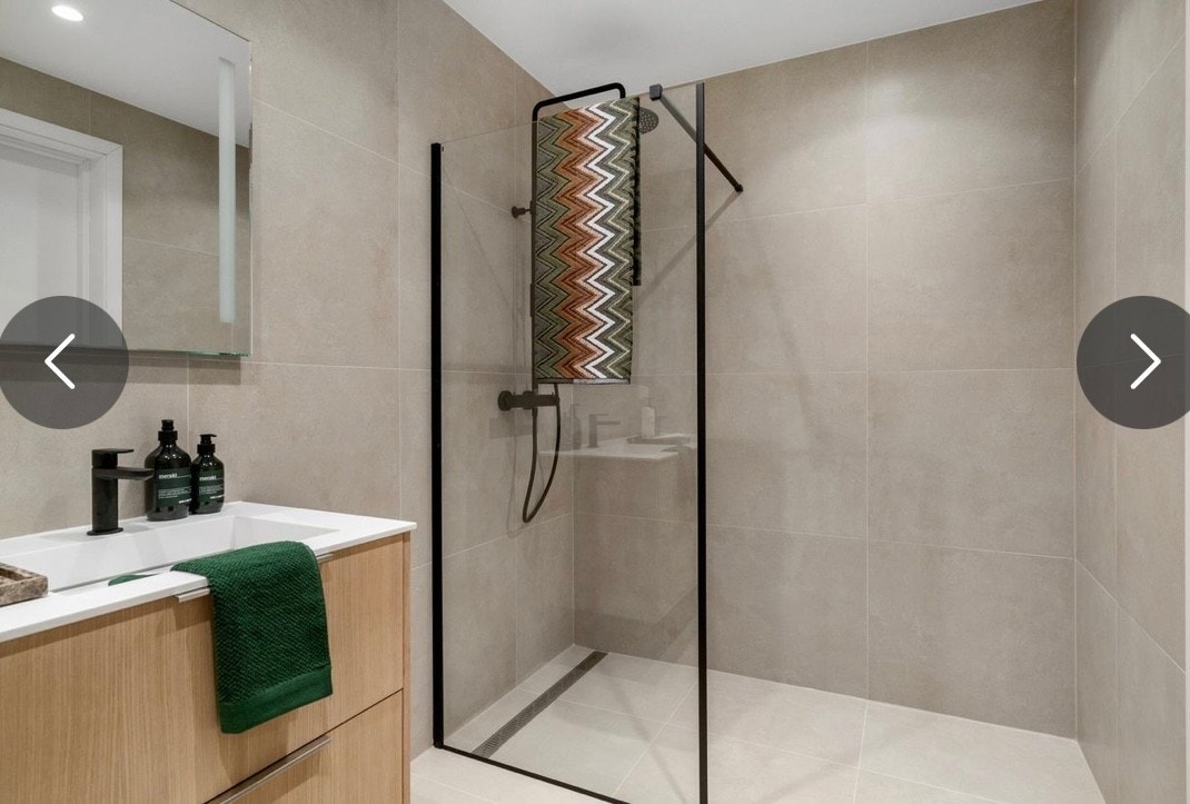 Ensuite bad Galleribilde