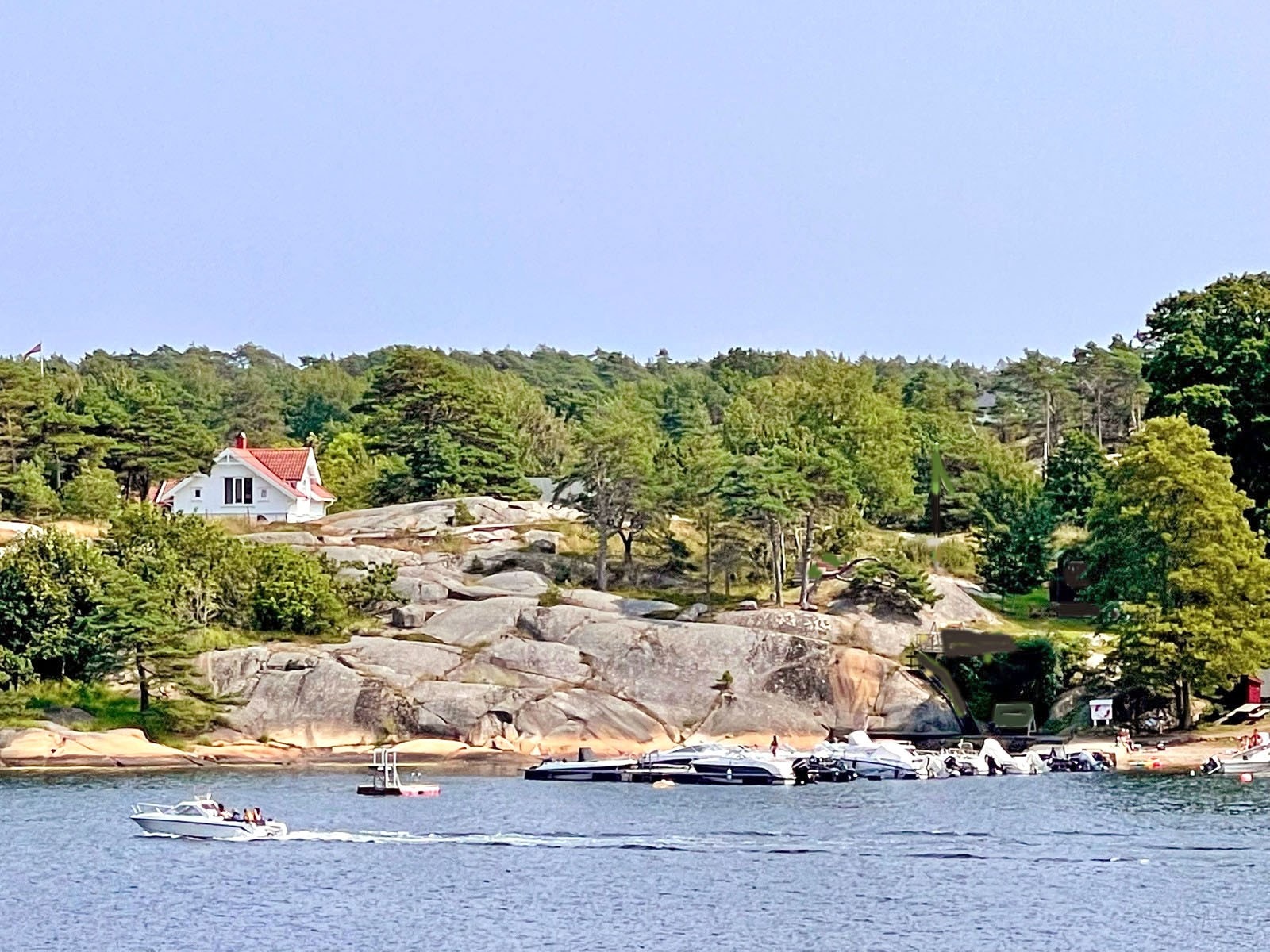 Fritidsbolig med utsikt og lang strandlinje. Galleribilde