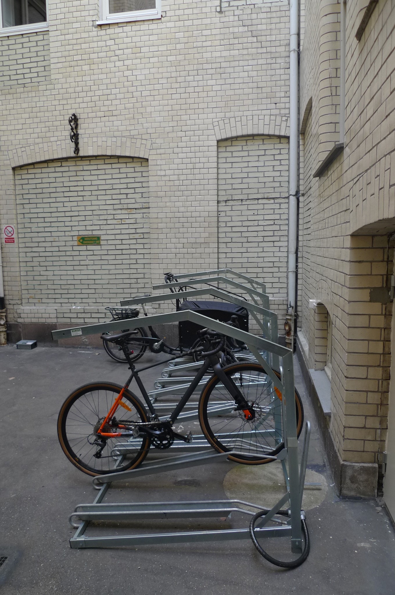 Sykkelparkering i indre gårdsrom Galleribilde