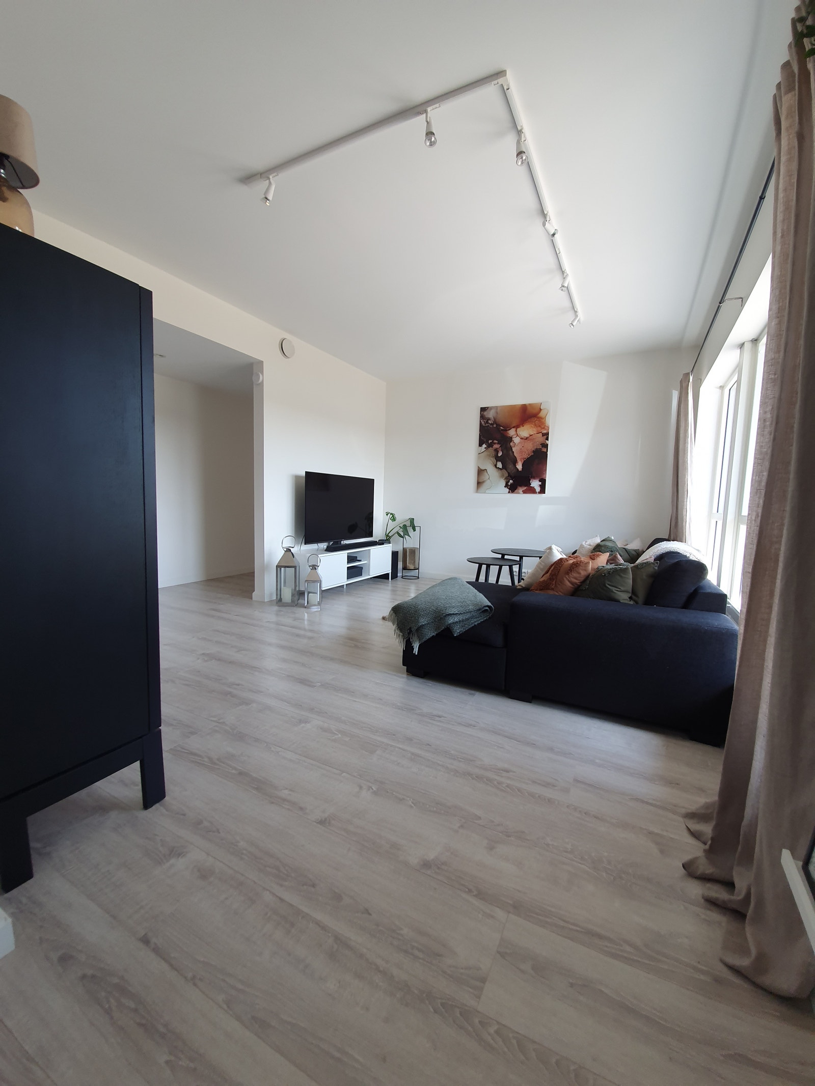 Stue sett fra kjøkken Galleribilde