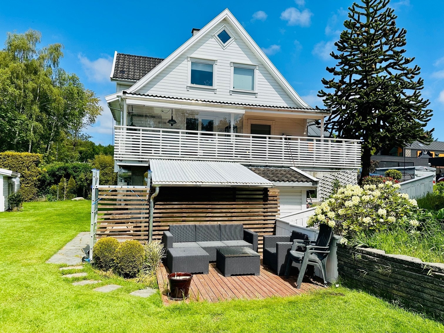 Solrik uteplass til fri benyttelse Galleribilde