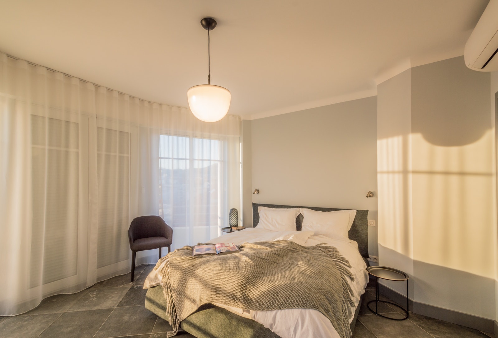 Master bedroom med ensuite bad Galleribilde