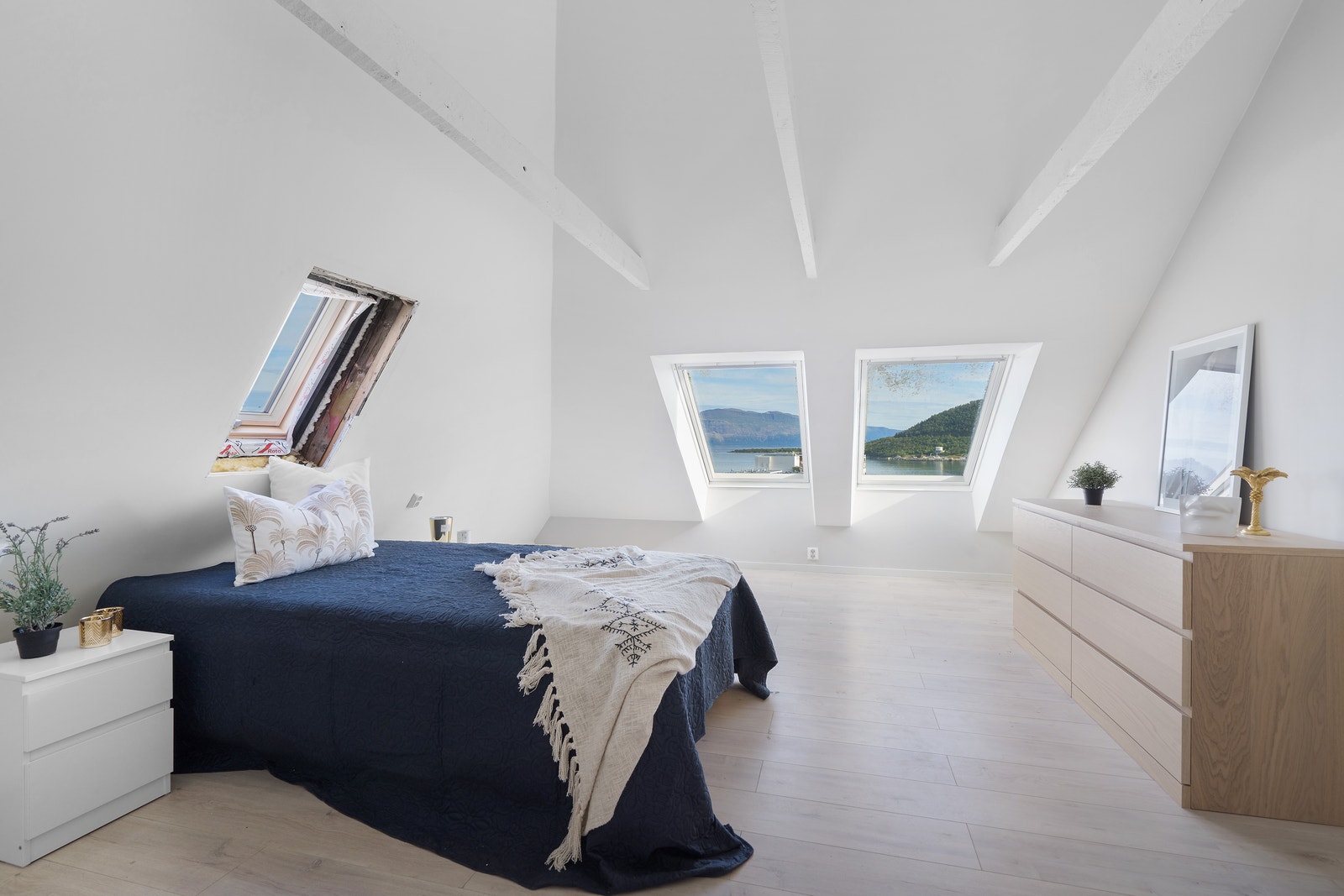 Rom 5. 2. etasje deler bad med rom 6. Galleribilde