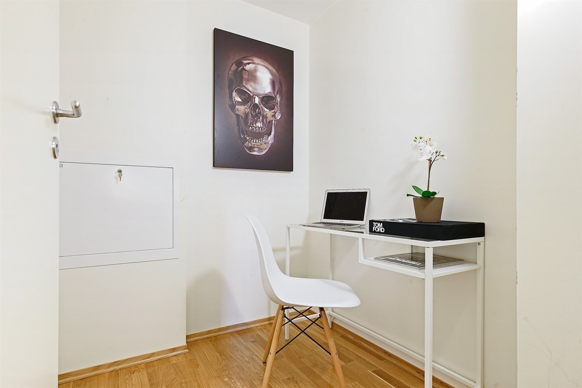 Bok/lagringsrom kan gjøres om til lite hjemmekontor (kun illustrasjon) Galleribilde