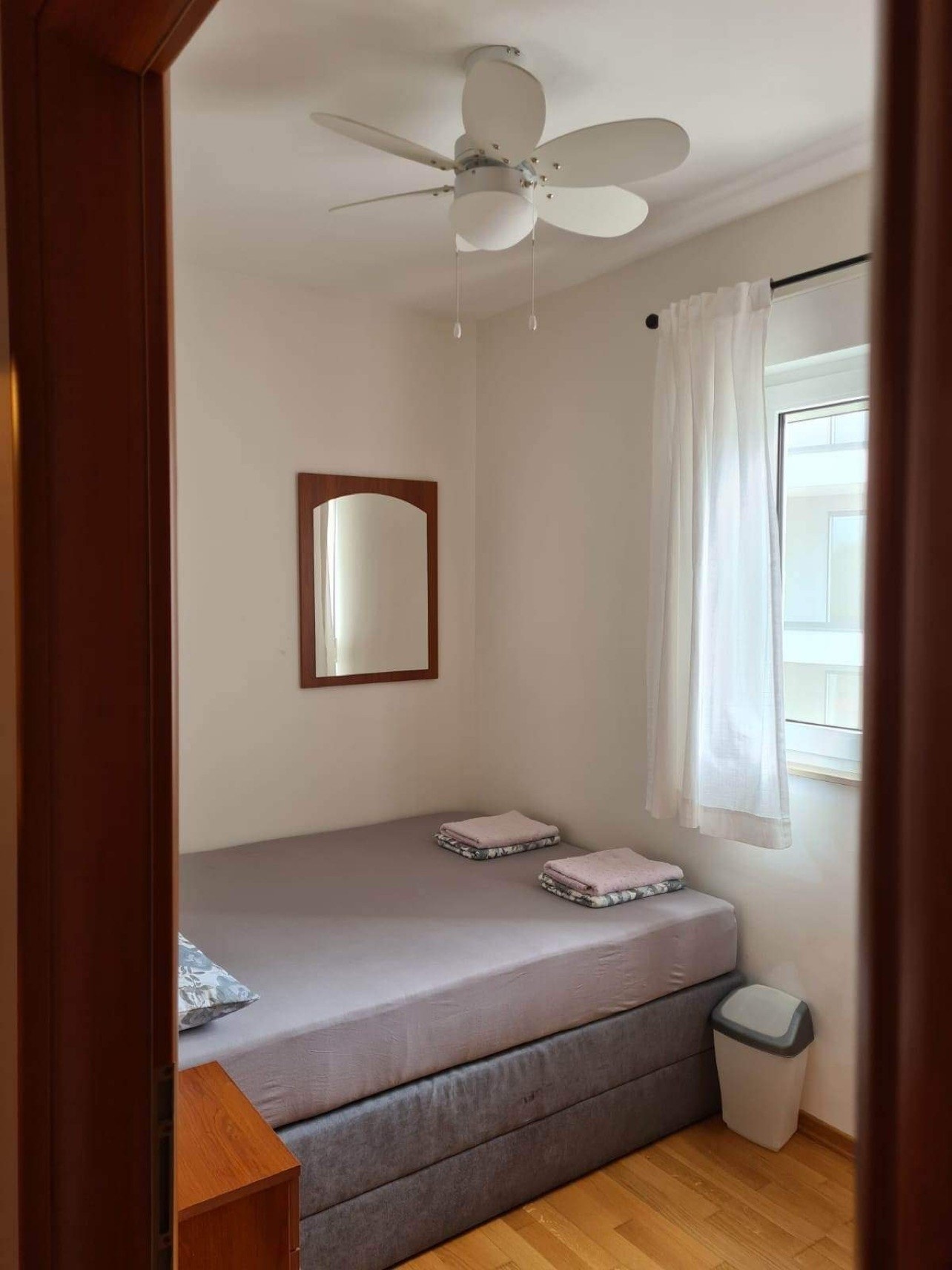 Soverom 2, seng 140 cm bred, garderobeskap Galleribilde