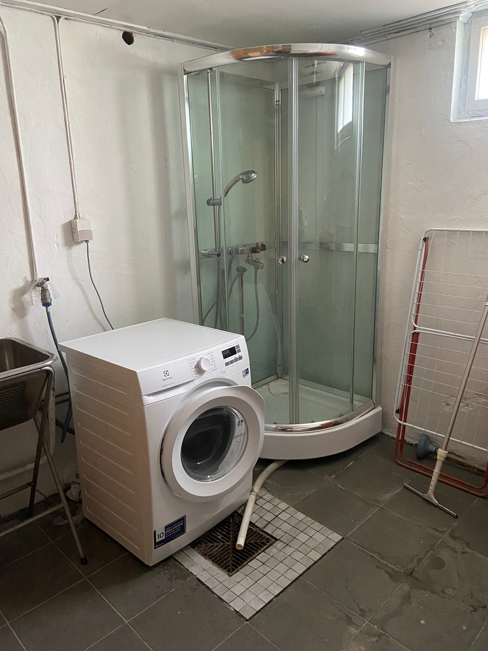 Vaskerom med eget WC, dusjkabinett Galleribilde