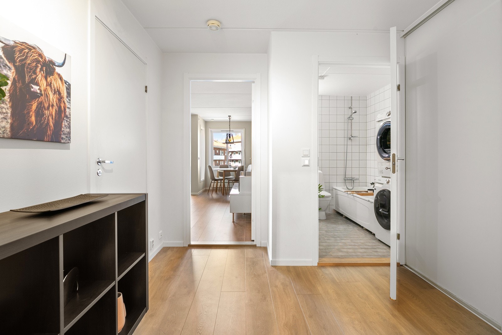 Svært imøtekommende entré som gir et godt førsteintrykk til boligen. Galleribilde