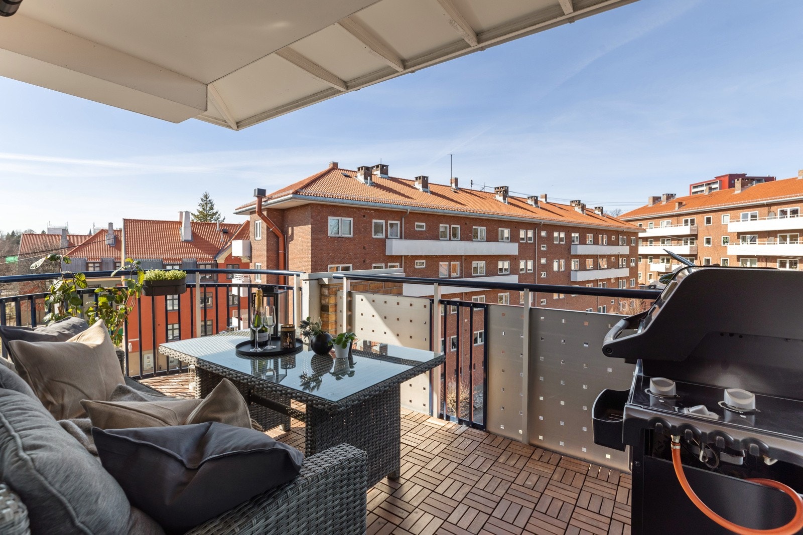 Dette er en lys og innbydende leilighet med en populær og usjenert beliggenhet på Sagene. Galleribilde