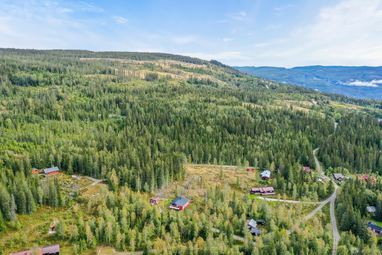 Tomtene er på tilsammen ca. 8,5 mål og er regulert til fritidsbebyggelse. Galleribilde