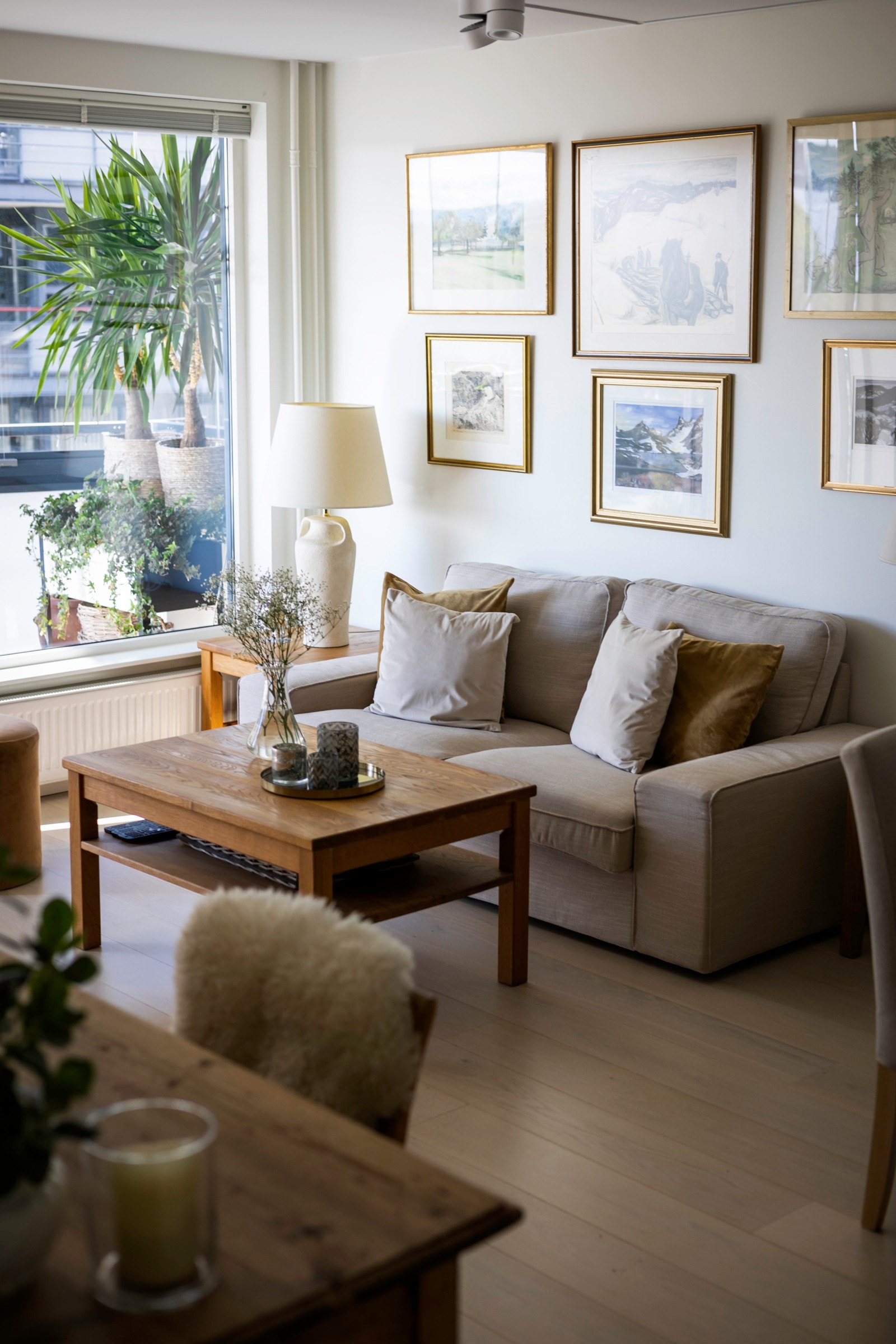 I stuen har du flere møbleringsmuligheter Galleribilde