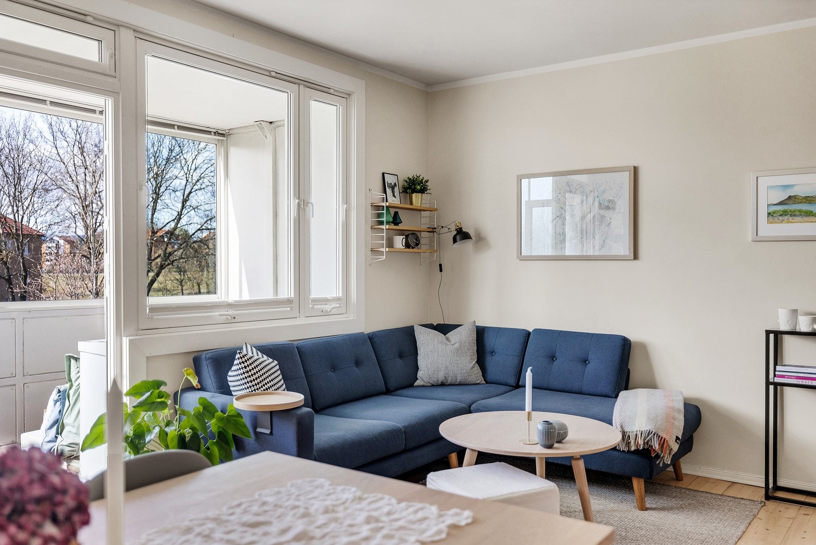 Her har du god plass til stor sofagruppe med tilhørende tv-stuemøblement Galleribilde