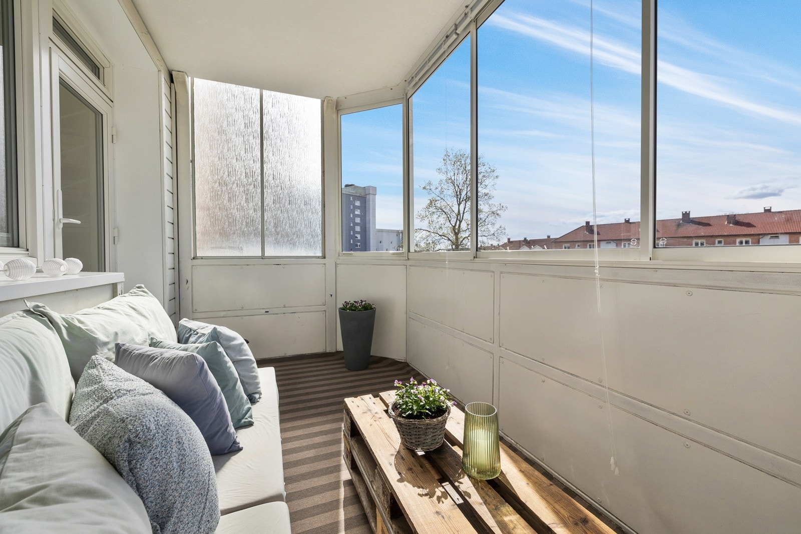 Fra stue har du utgang til herlig balkong på hele 9 kvm Galleribilde