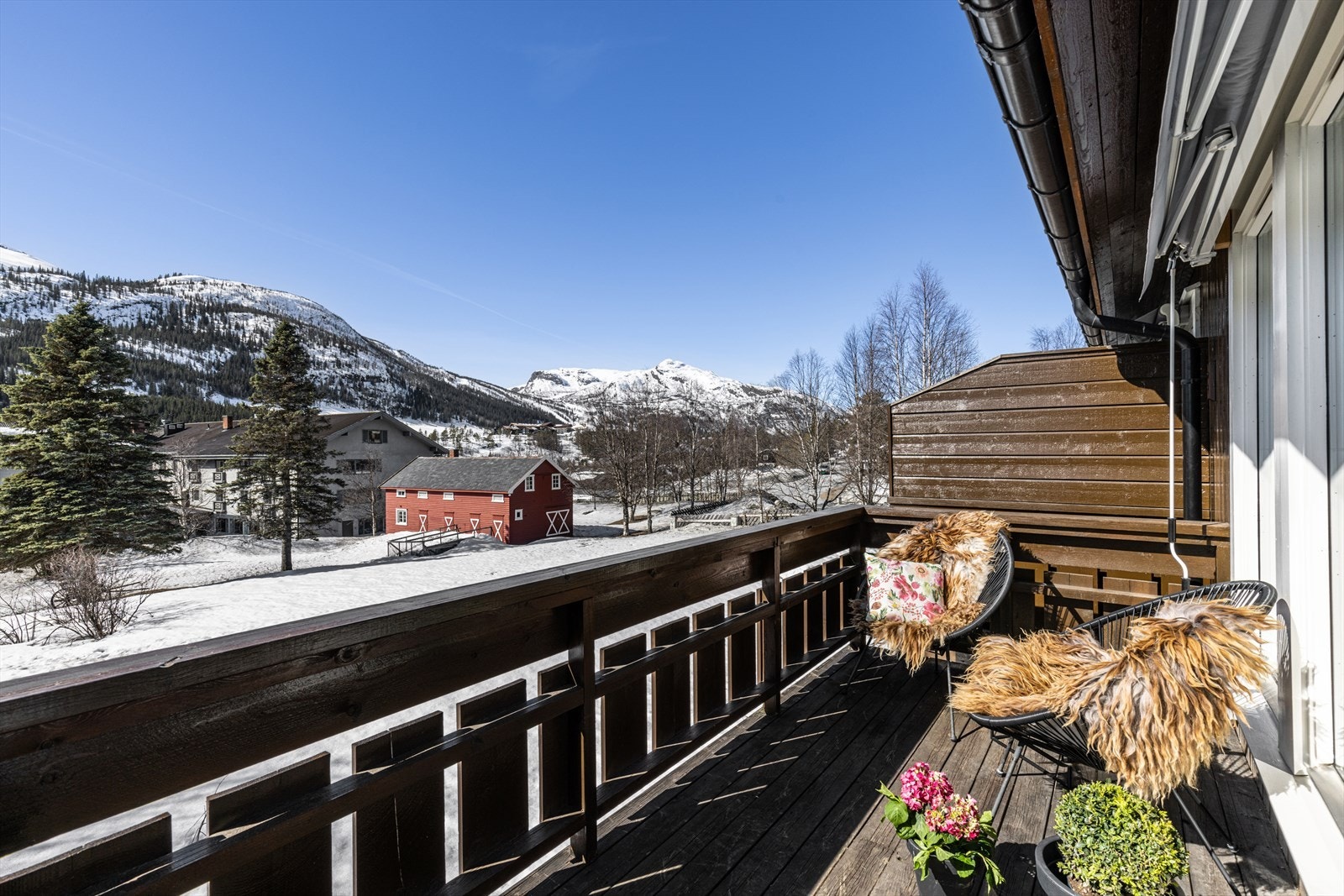 Balkong med flott utsikt og gode solforhold! Galleribilde