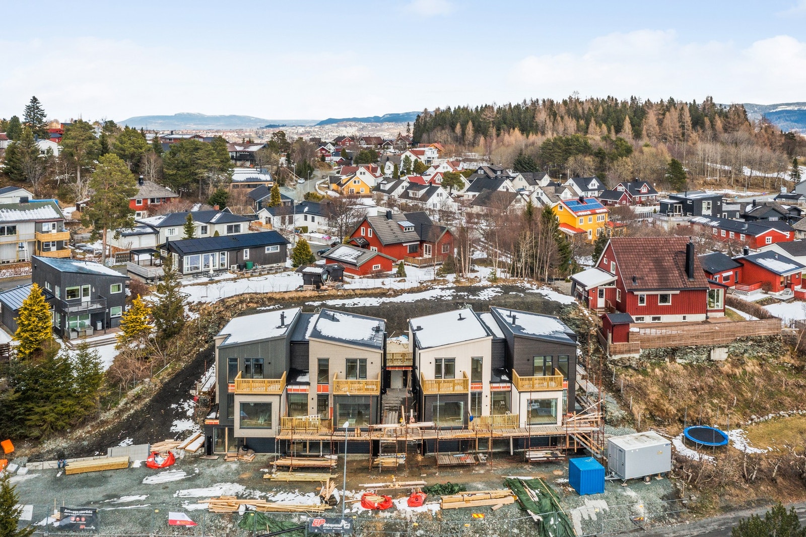 Boligen ligger helt til venstre i bilde med endebeligenhet. Galleribilde