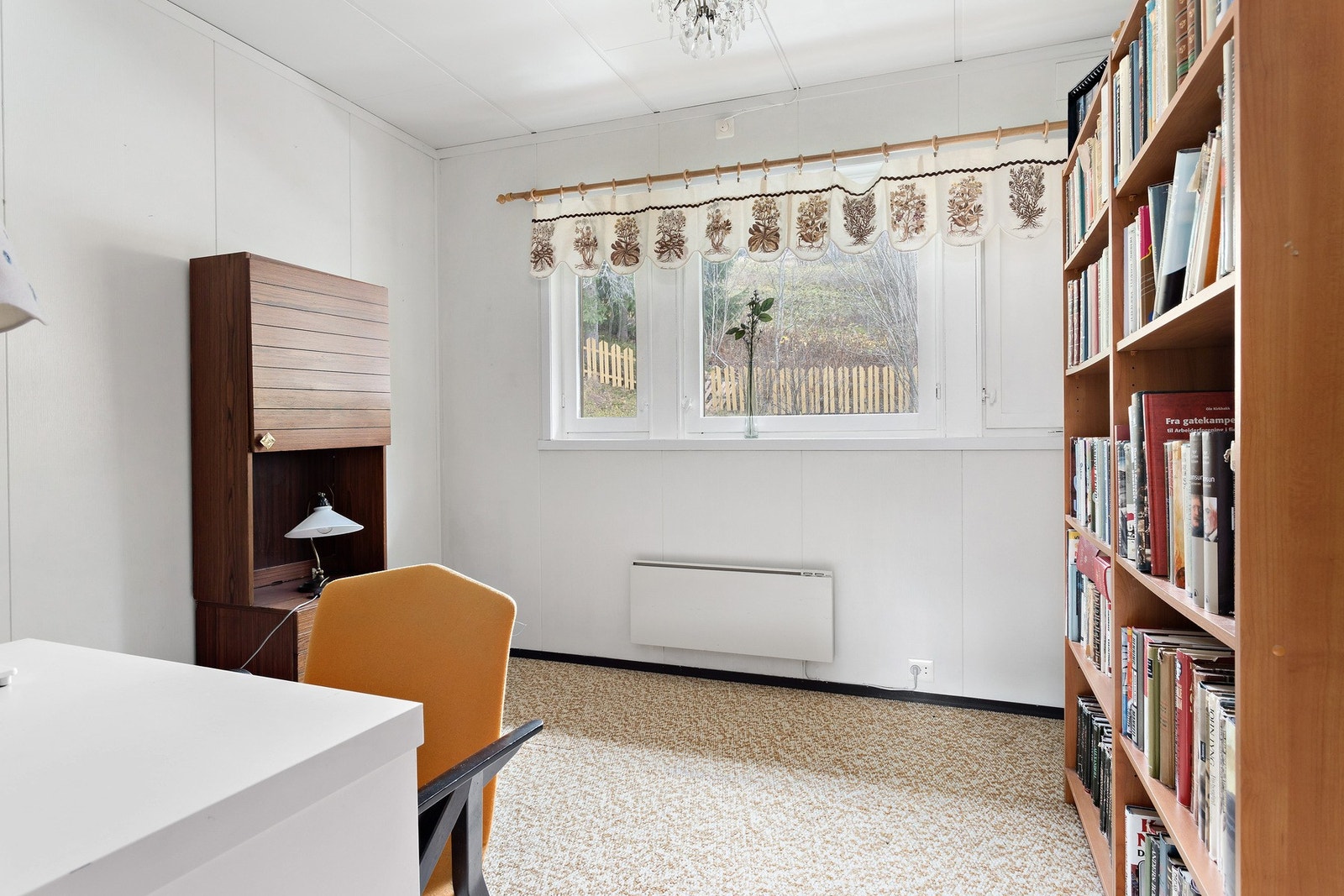Det ene soverommet er i dag innredet som hjemmekontor. Galleribilde