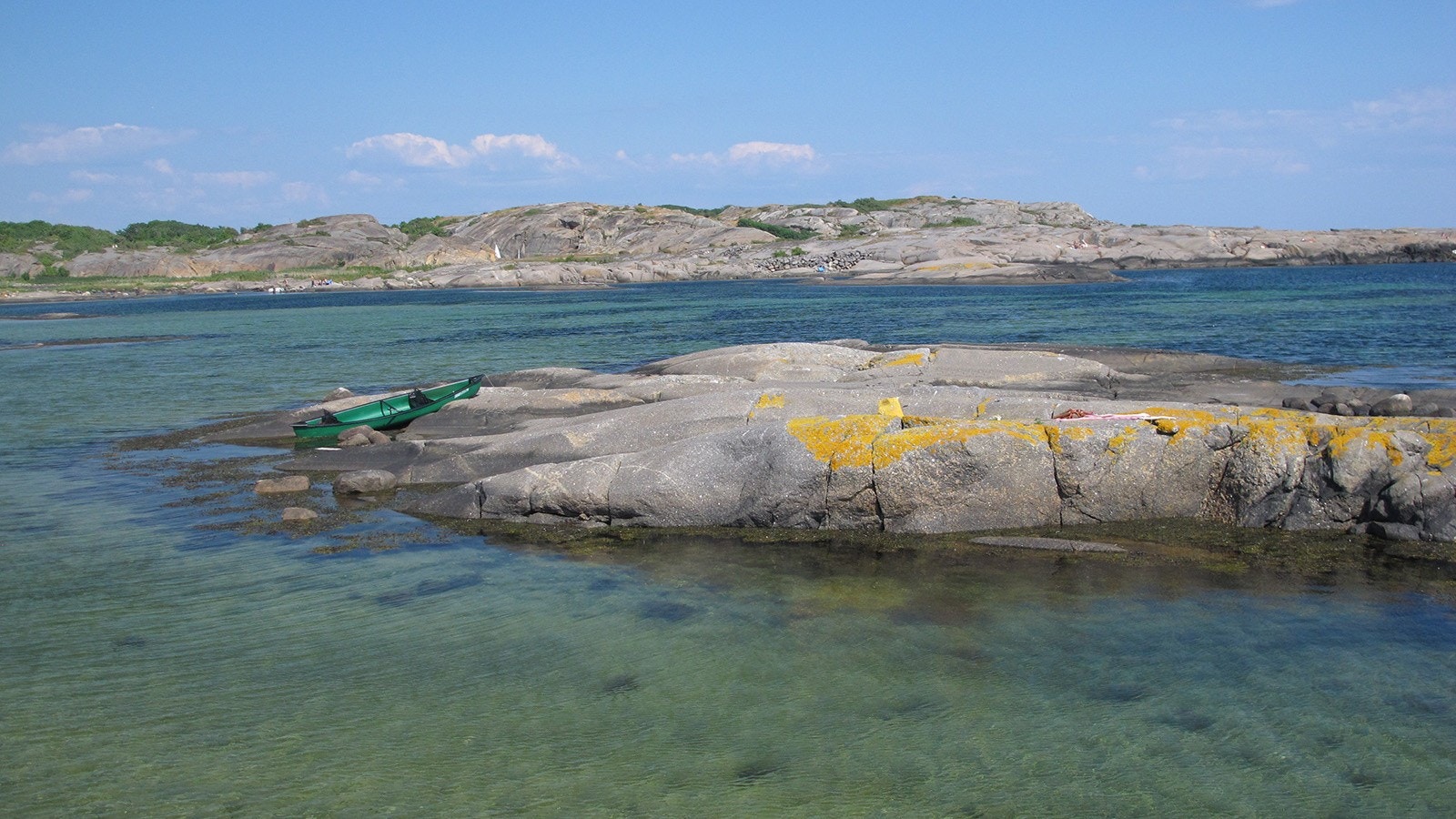 Flere deilige badeplasser fra Stavern til Nevlunghavn. Her finner du både folketomme svaberg og populære sandstrender. Galleribilde