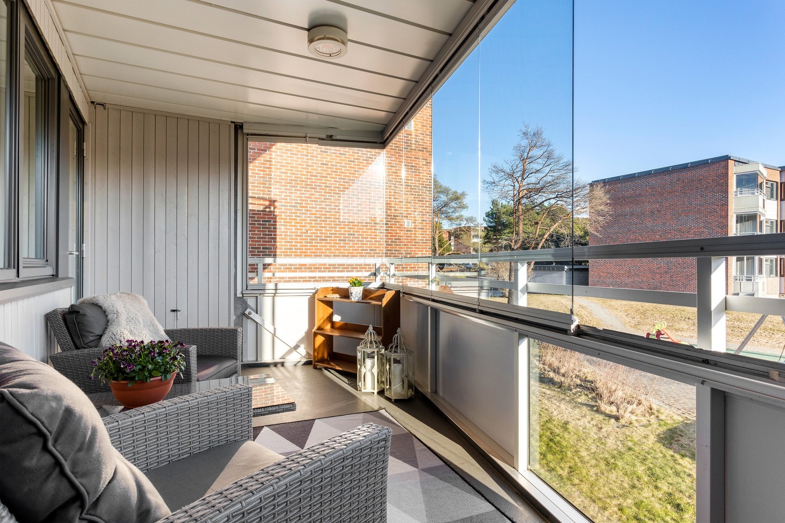 Terrassen er på ca 10 kvm. Galleribilde
