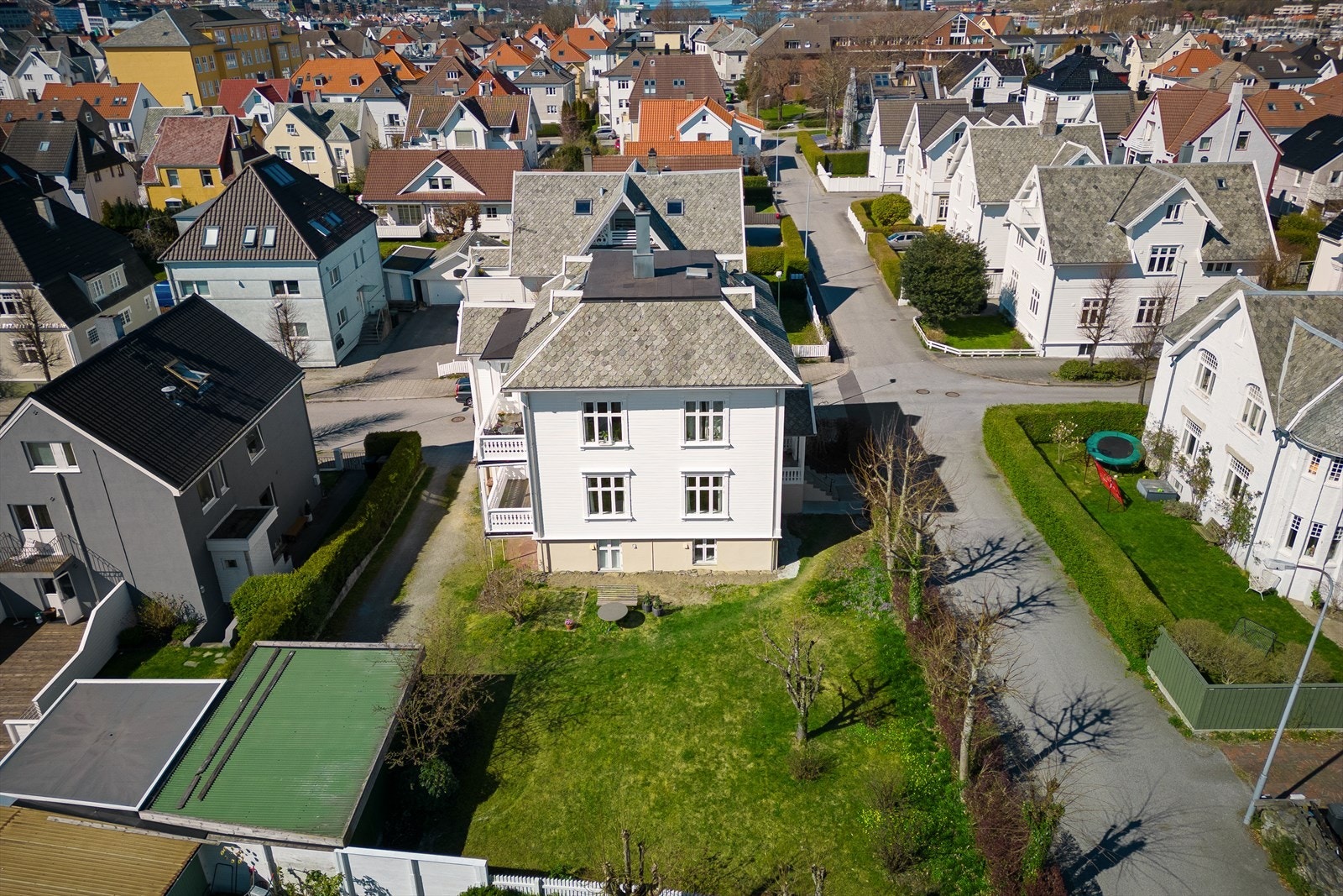 Gangavstand til sentrum. Nærhet til skoler og barnehager Galleribilde