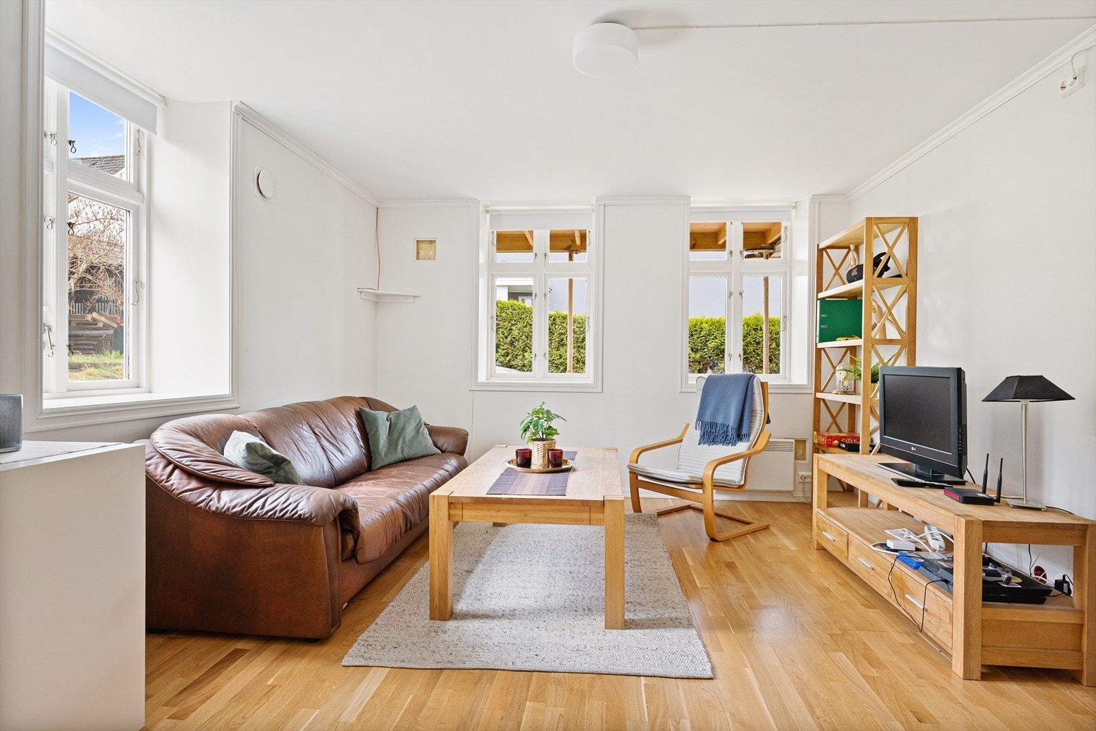 Godkjent kjellerleilighet + arbeidsrom/kjellerrom Galleribilde