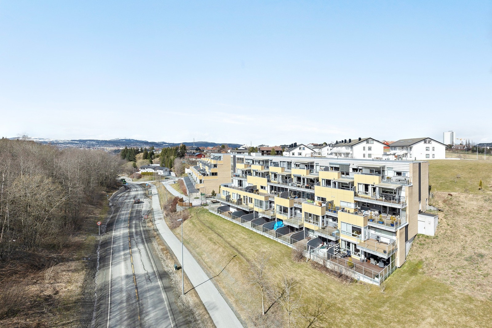 Borettslaget Stubban terrasse finner du pent plassert mellom Fossegrenda og Risvollan med gode bussforbindelser som tar deg til Trondheim sentrum på ca 20 min. Galleribilde