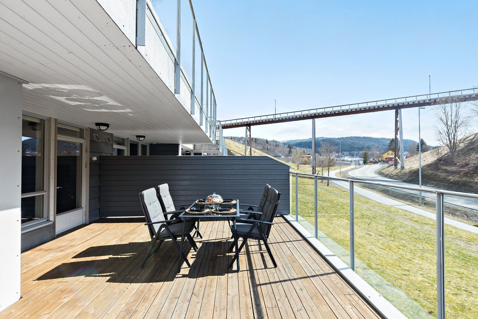 Moderne andelsleilighet i 1.etasje med 28 kvm sørvendt terrasse Galleribilde