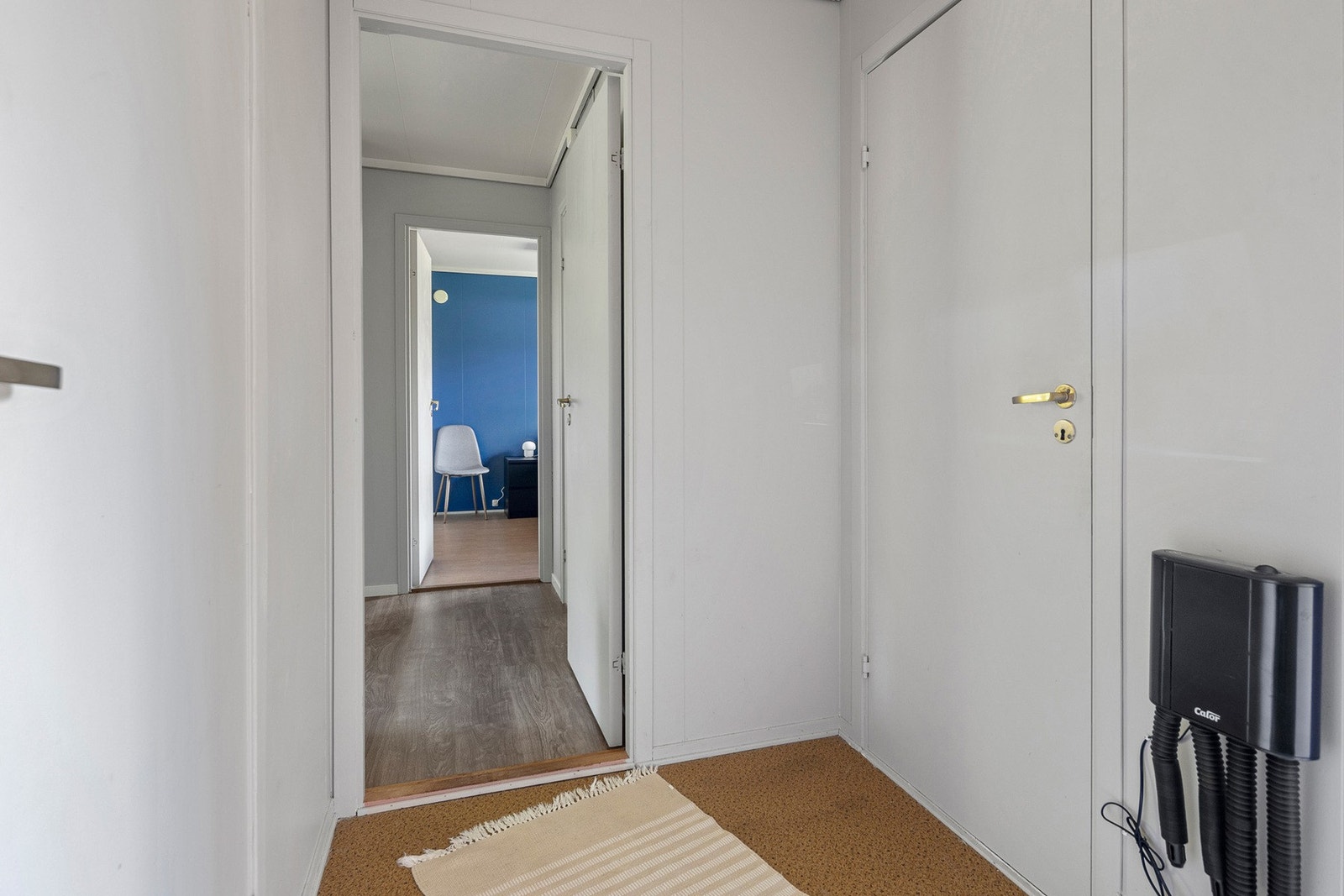 Entre meg god plass til yttertøy og sko Galleribilde