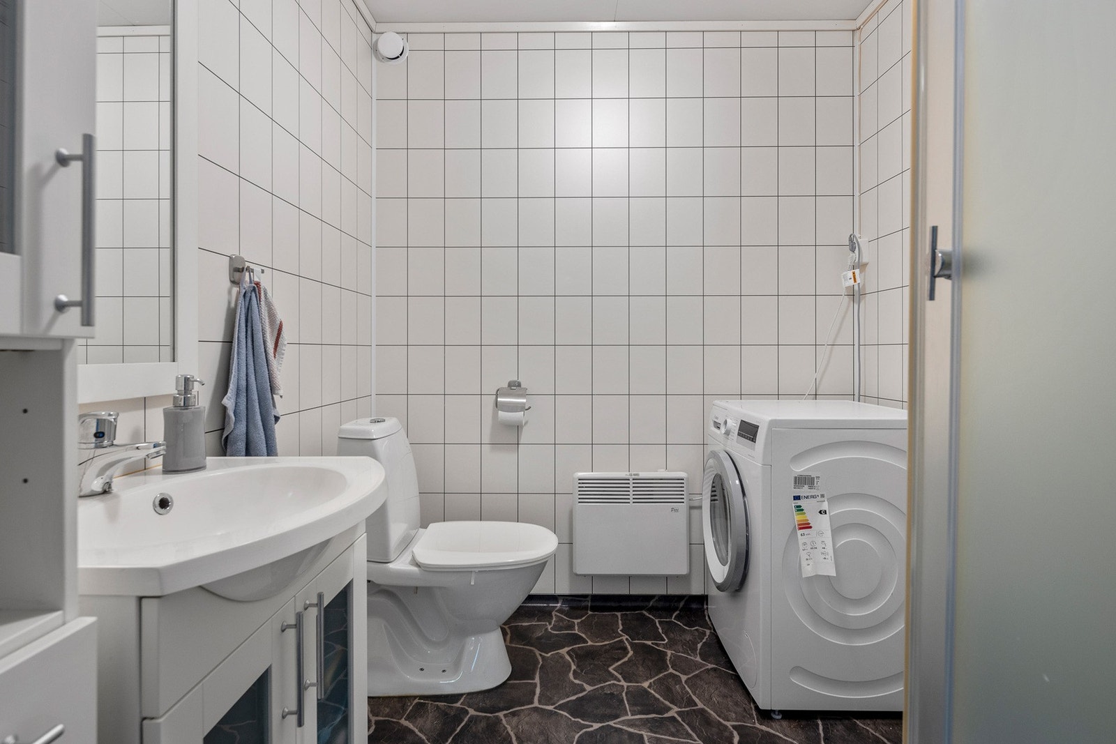 Bad med opplegg for vaskemaskin Galleribilde