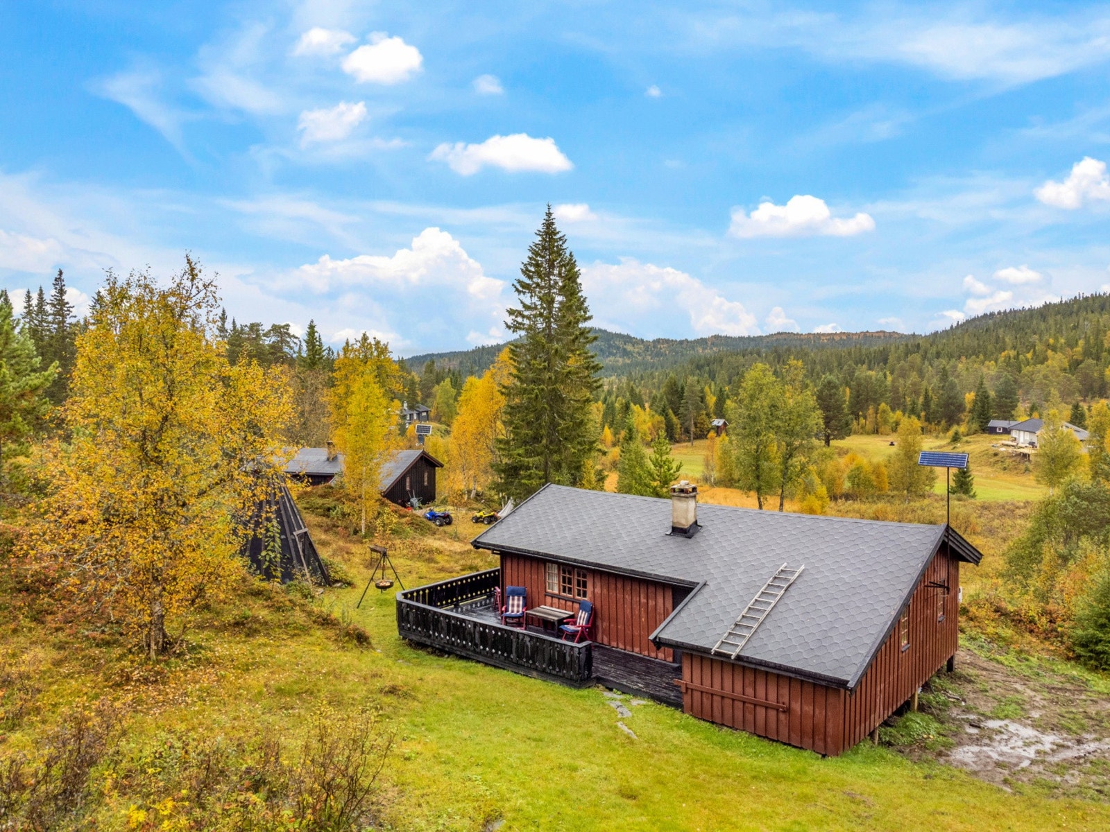 Velkommen til Gammelvollveien 186 - En sjarmerende hytte beliggende i flott naturterreng Galleribilde