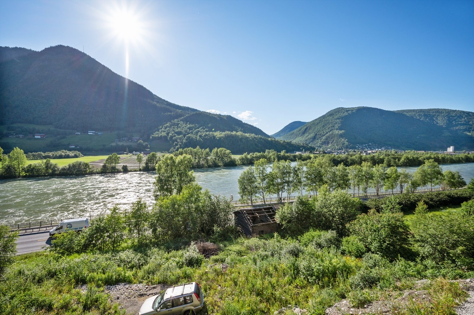 Fin utsikt ned på Gudbrandsdalslågen. Galleribilde