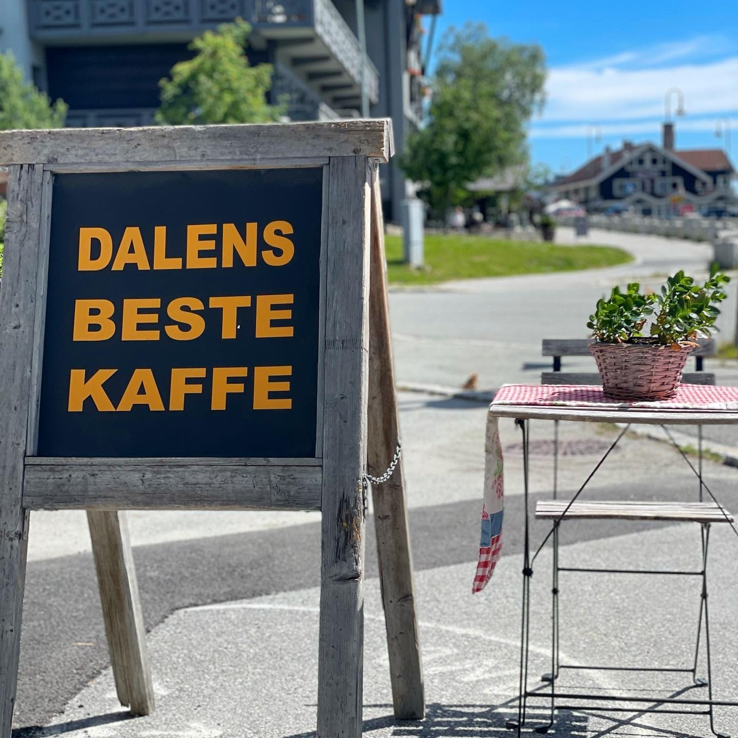 Snart kan du ta gangvegen inn til Hemsedal sentrum for en kaffe. Byggingen av gang- og sykkelveg mellom Hemsedal Skisenter og sentrum har startet. Galleribilde