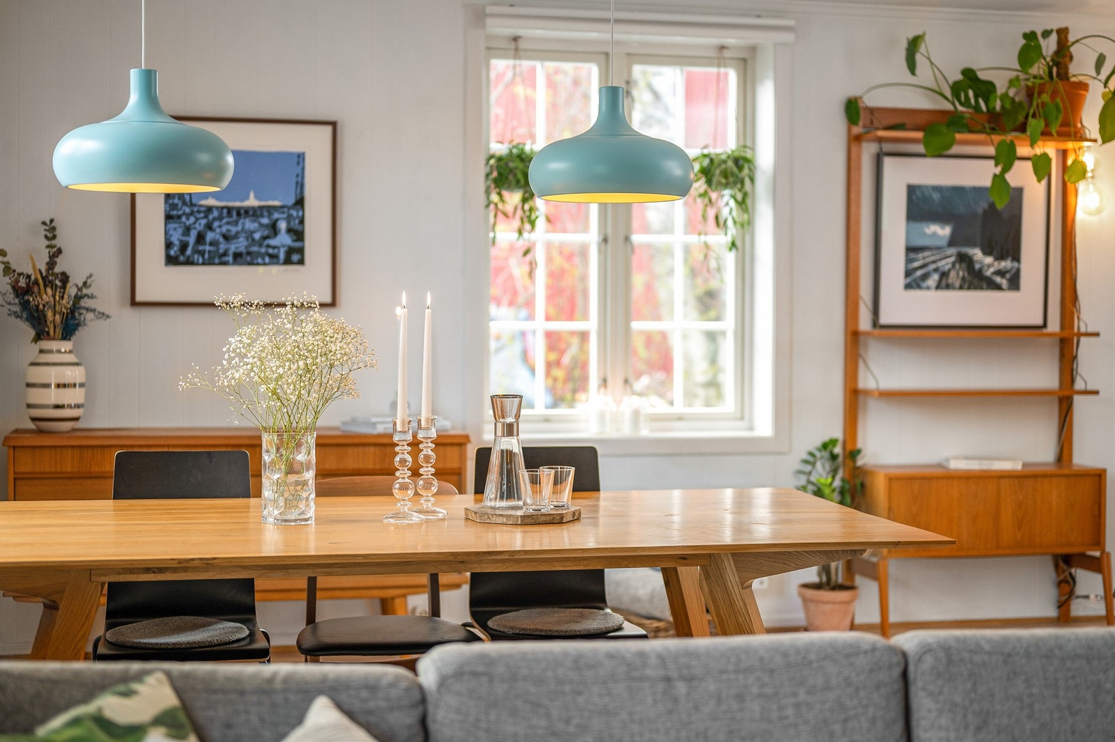 Plass til en stor spisestue er en etterspurt kvalitet. Det får du i Bakkaunvegen 1. Galleribilde