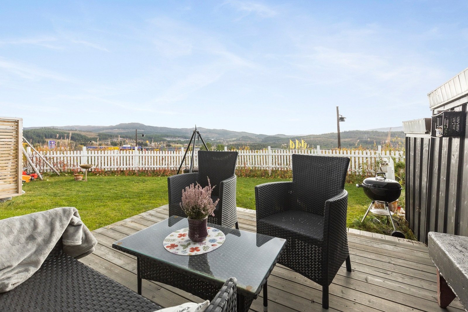 Sørvendt terrasse med gode solforhold Galleribilde