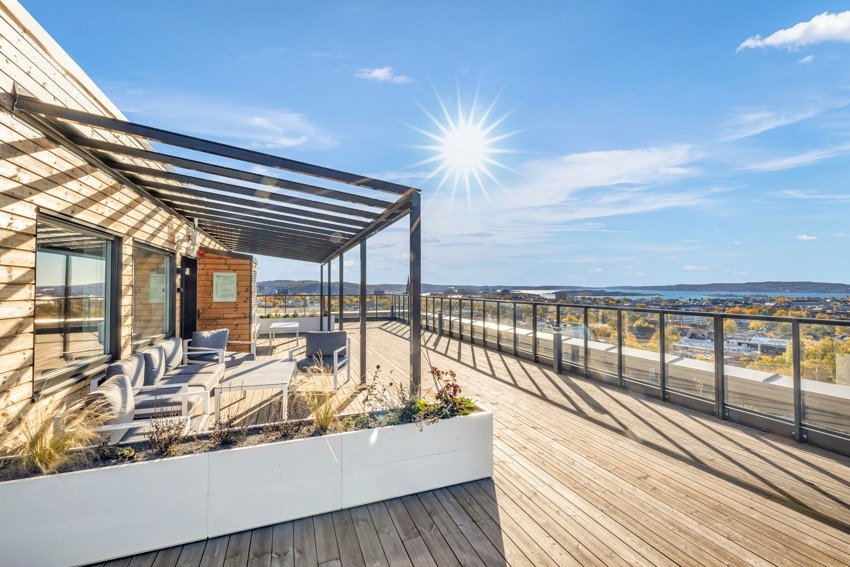Kvartalet har fantastiske felles takterrasser, både i bygg A, B og C med nydelige sol- og utsiktsforhold. Galleribilde