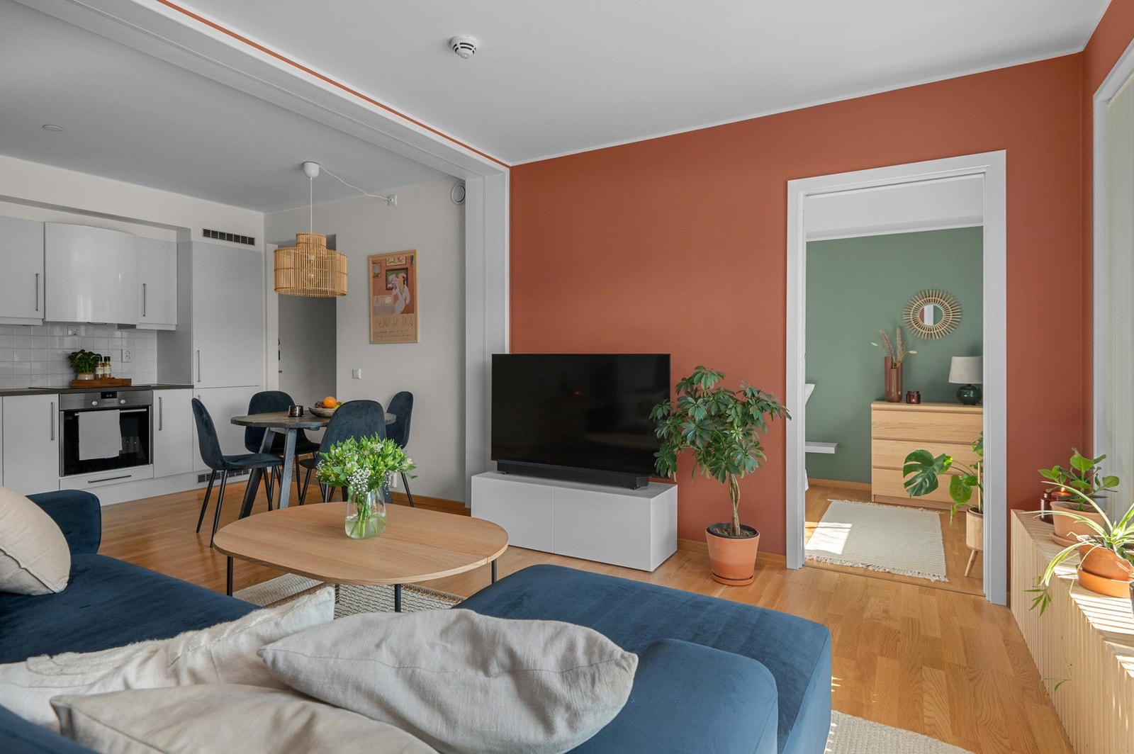 Leiligheten er fra 2017 og er utstyrt med fjernvarme og balansert ventilasjon. Galleribilde