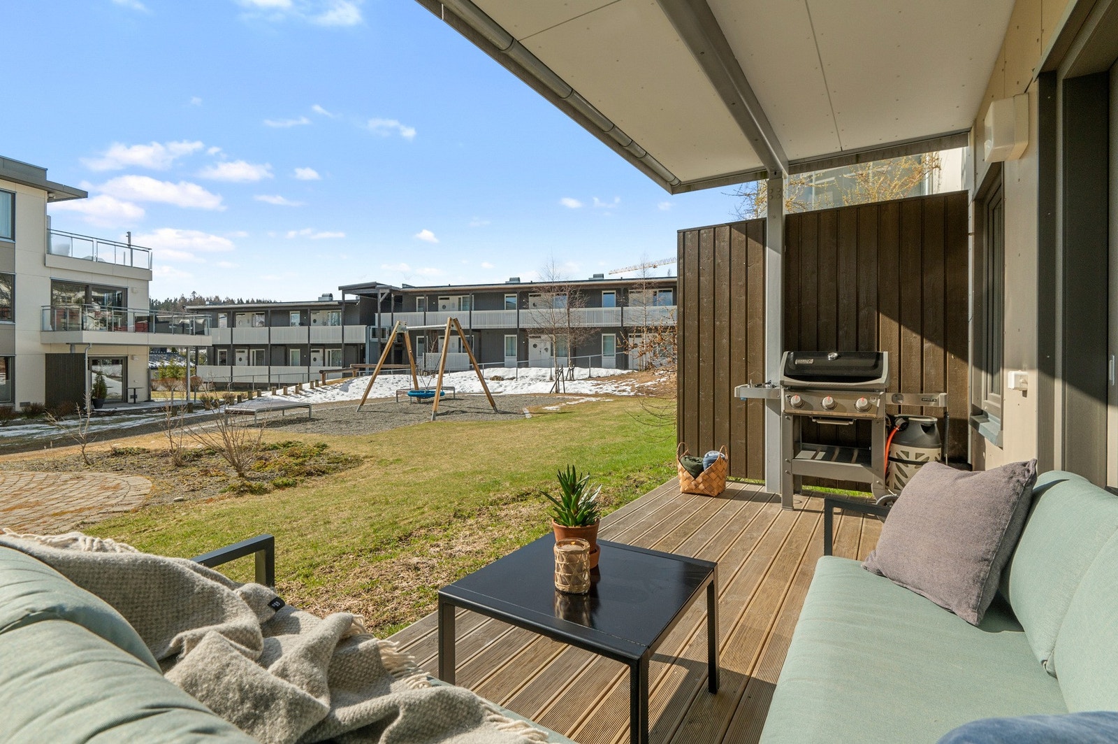 Den store overbygde terrassen er perfekt til lange sommerdager. Galleribilde
