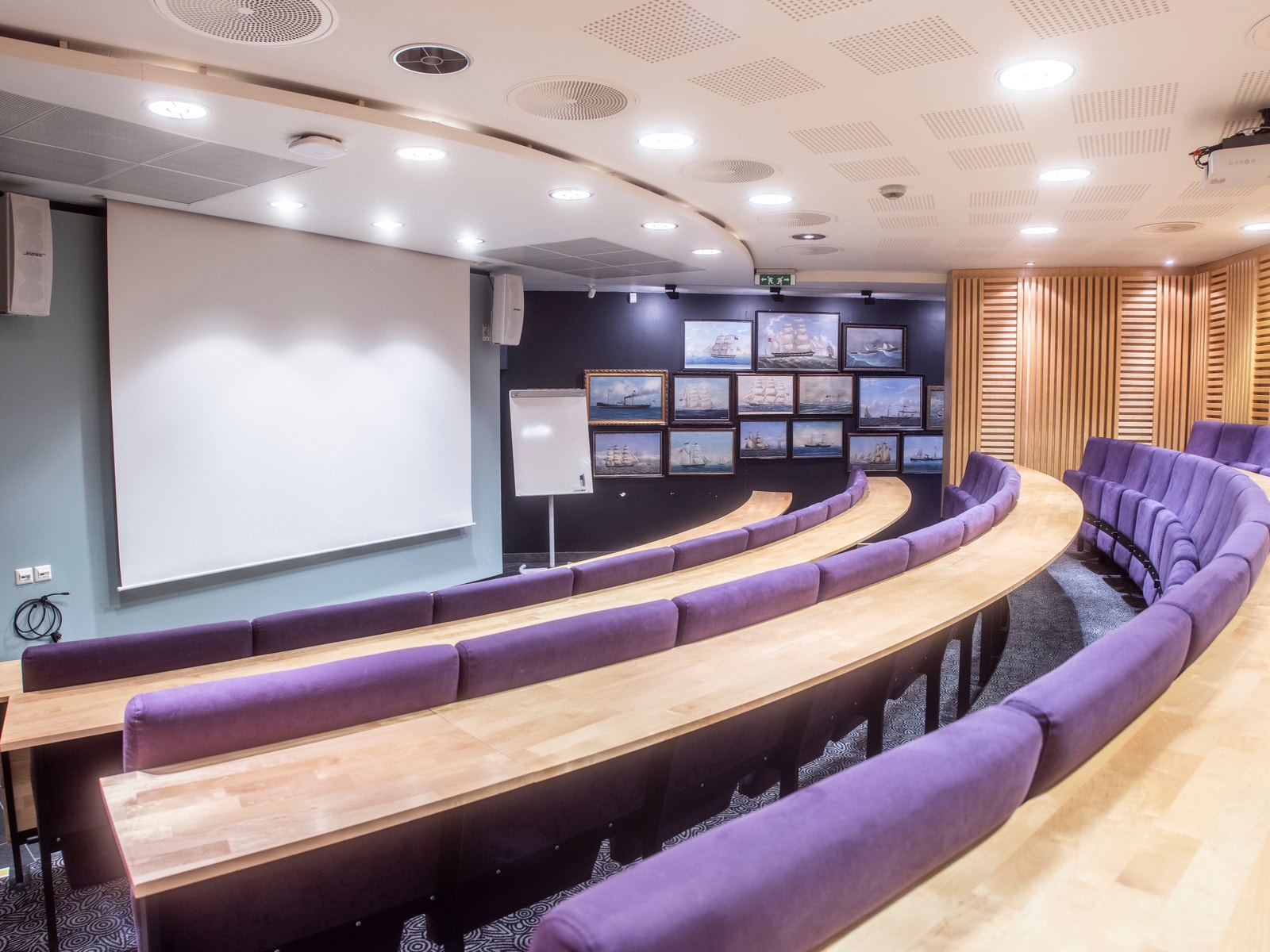 Auditorium i bygget. Galleribilde